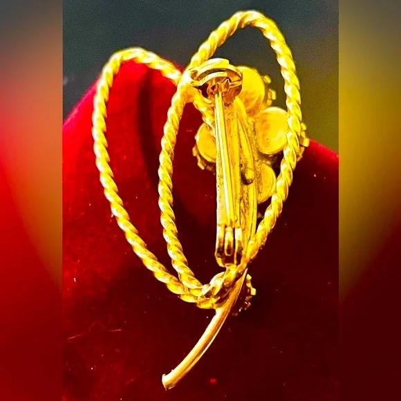 Vintage Gold Rope and Ruby Crystal Brooch - Picture 5 of 8